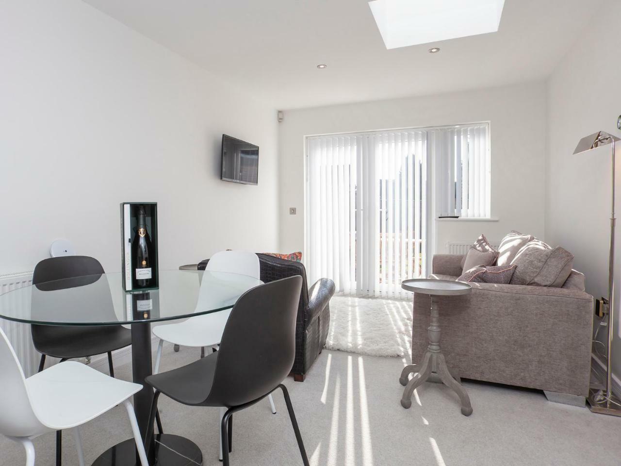 White House Apartments-Free Parking 1 Car Per Apartment York Dış mekan fotoğraf