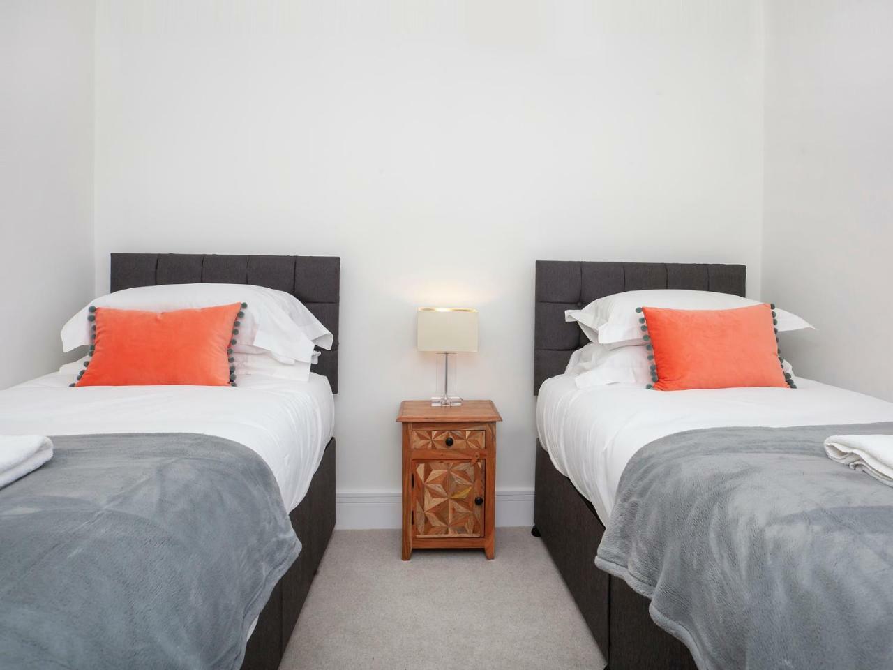 White House Apartments-Free Parking 1 Car Per Apartment York Dış mekan fotoğraf
